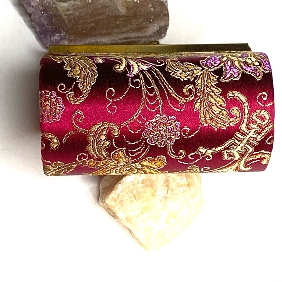 Cute and Small Little & Structured Asian Style Wallet for Change or Small Bills - Picture 3 of 10